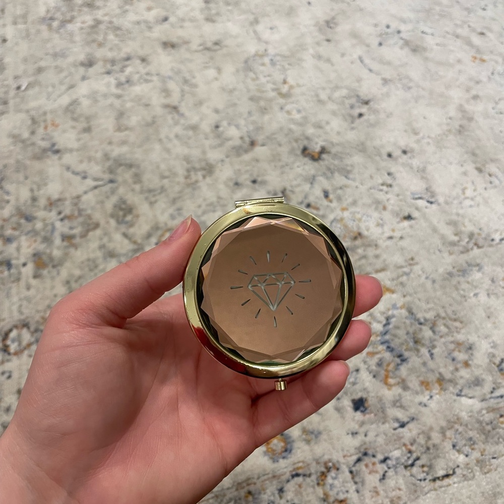 Compact mirror